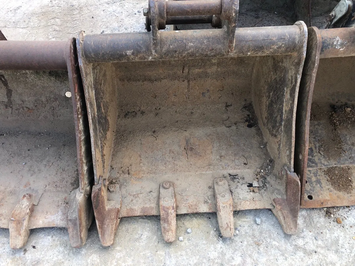 Mini digger buckets 35mm pins - Image 3