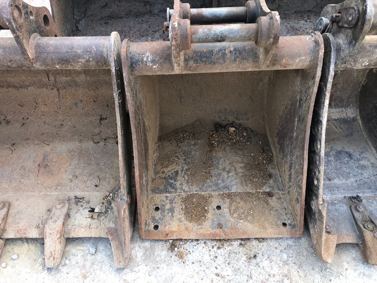 Mini digger buckets 35mm pins - Image 4