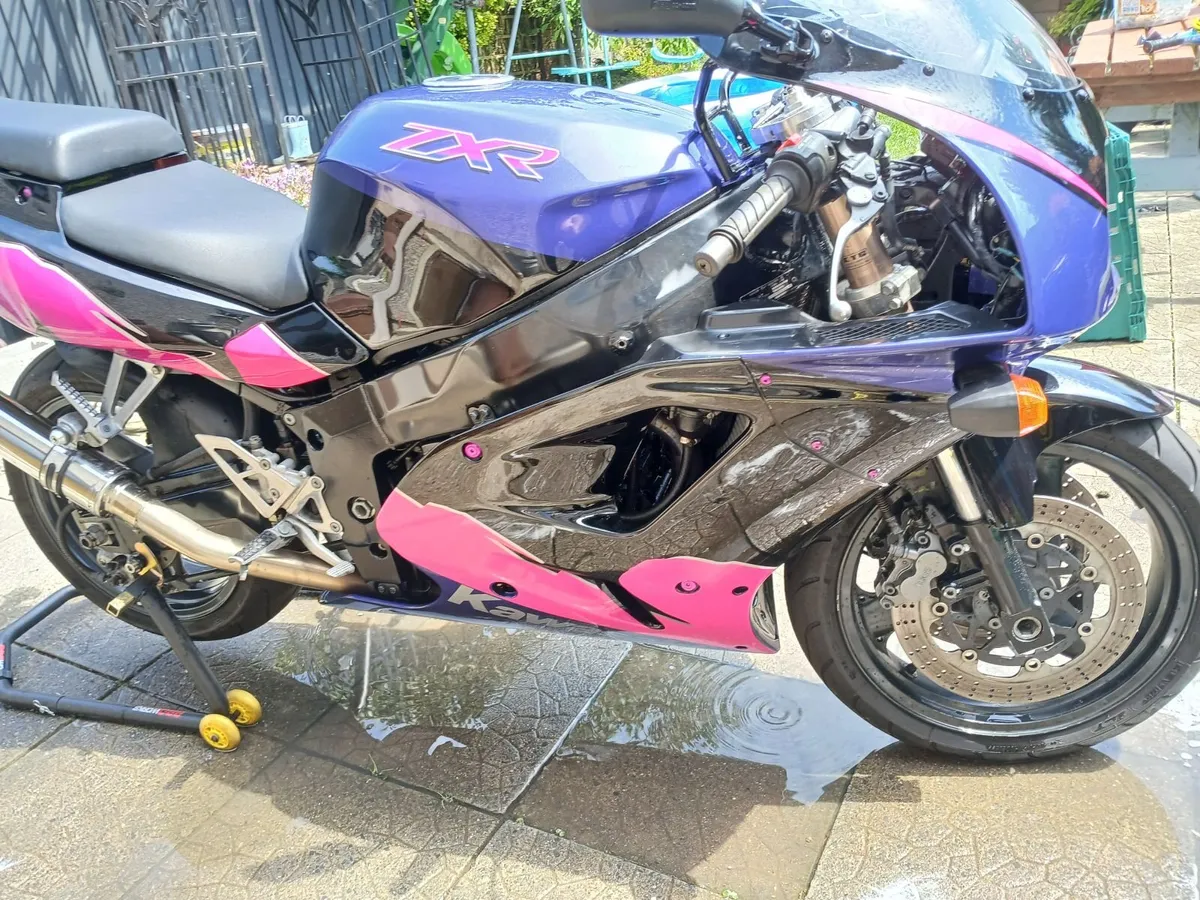 1993 Kawasaki ZXR 750 L - Image 1