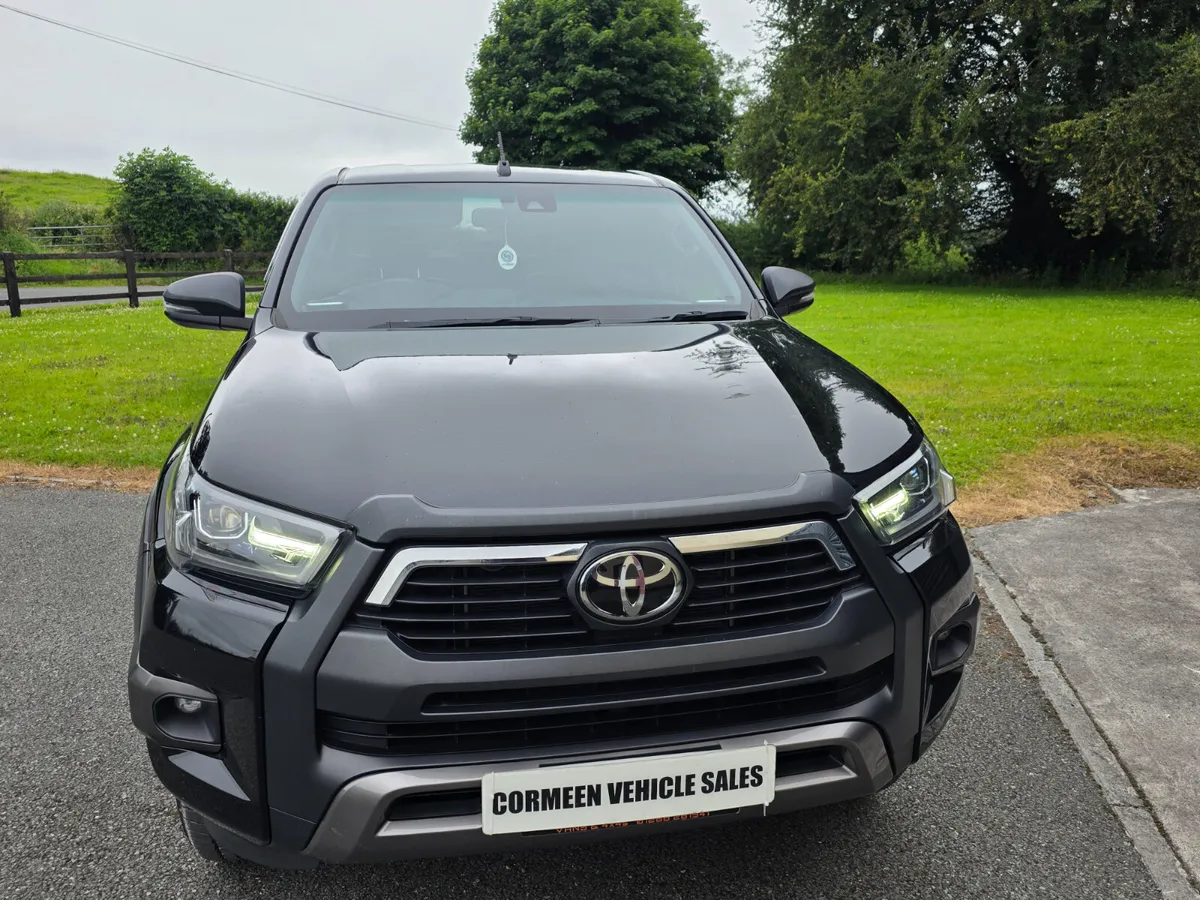 Toyota Hilux 2.8 Invincible X Auto 2022 - Image 3