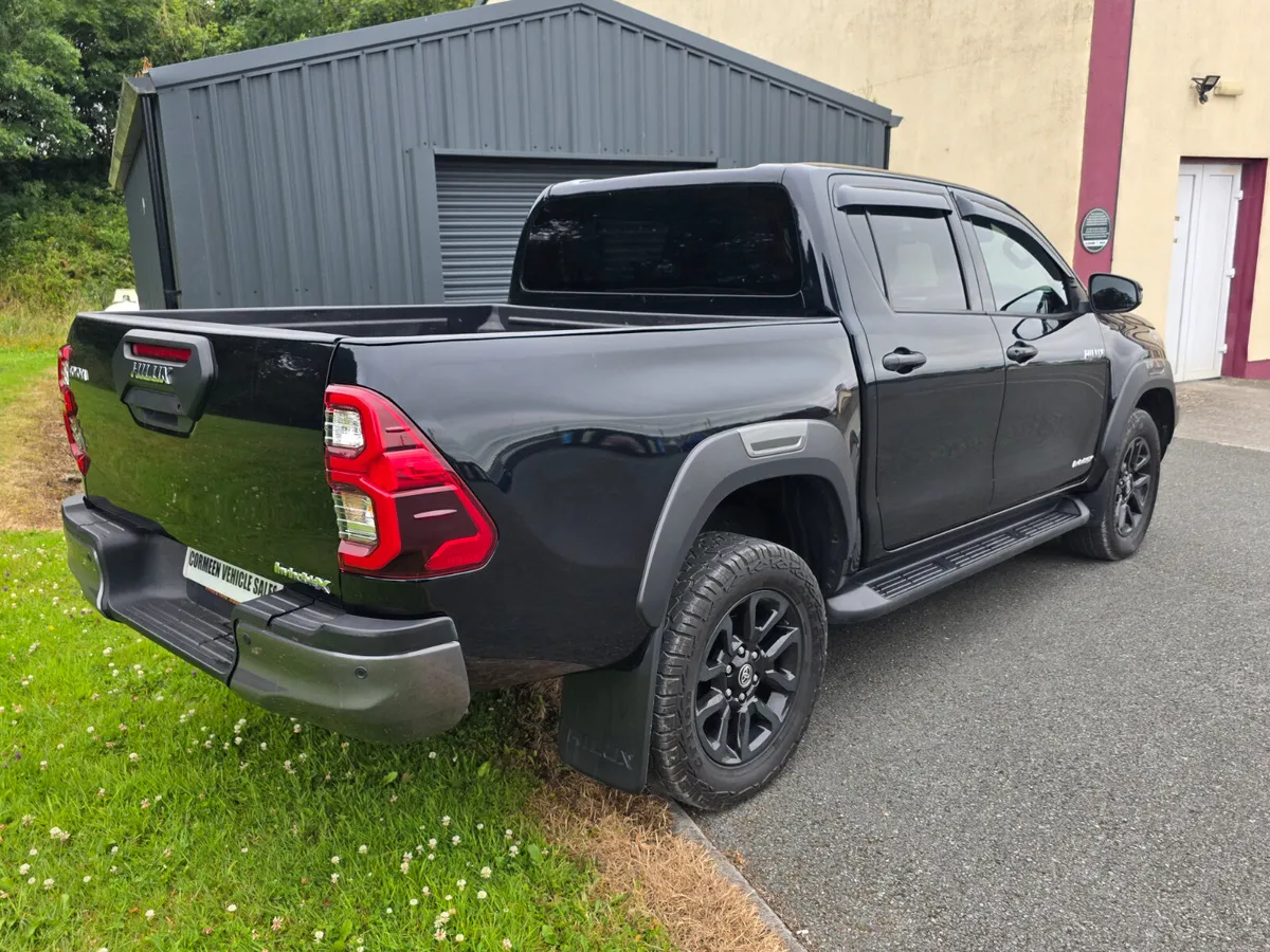 Toyota Hilux 2.8 Invincible X Auto 2022 - Image 4