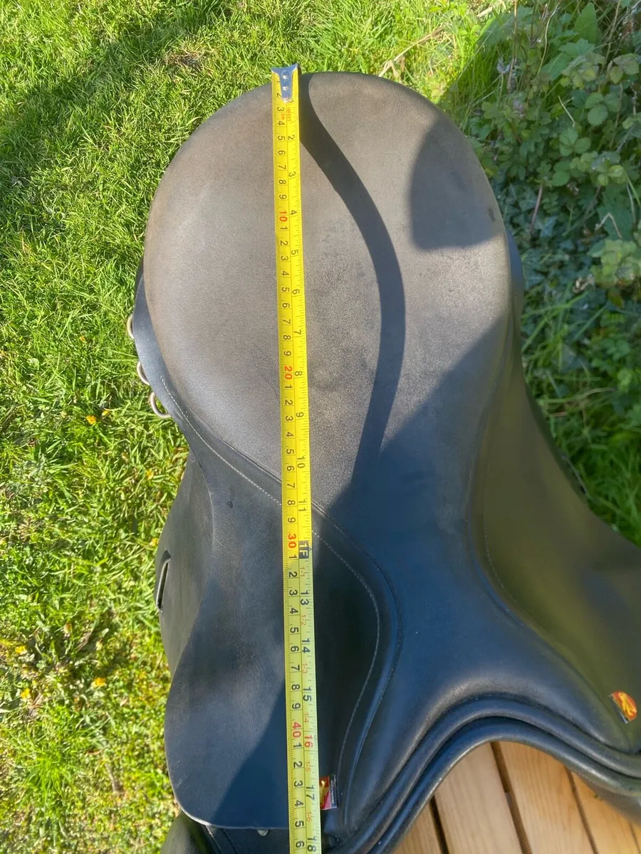 17” sturgess wide black Leather saddle - Image 2