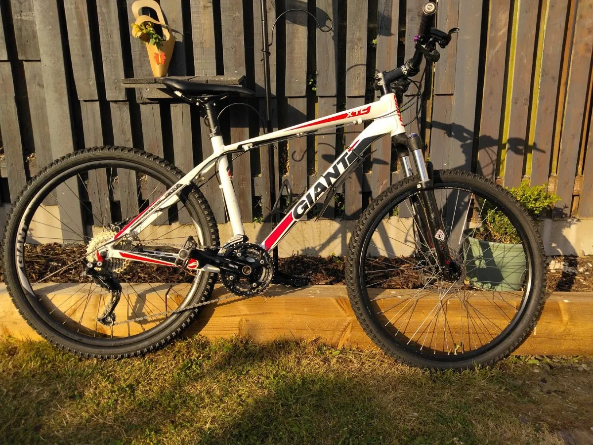 Giant Xtc 2 Mountain Bike (Medium, 26" Wheel) - Image 1