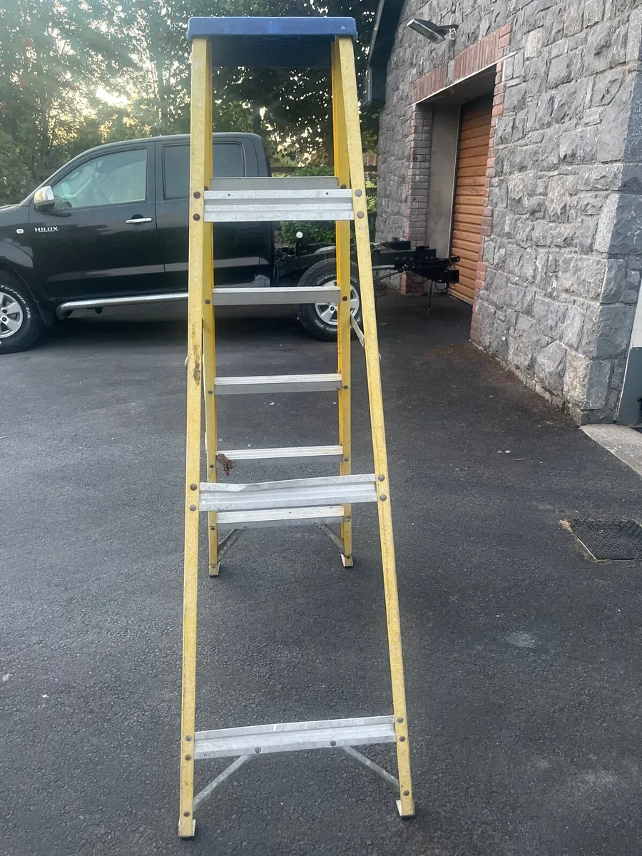 CLOW Stepladder - Image 2