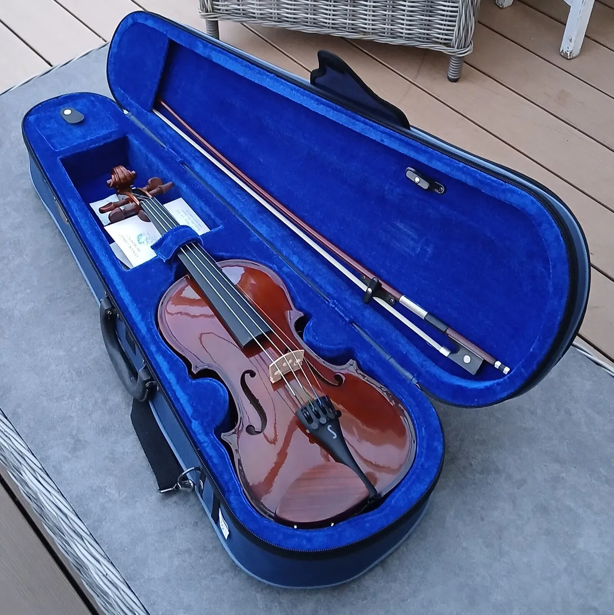 Stentor Student 1 Violin (Size 1/2) - Image 1