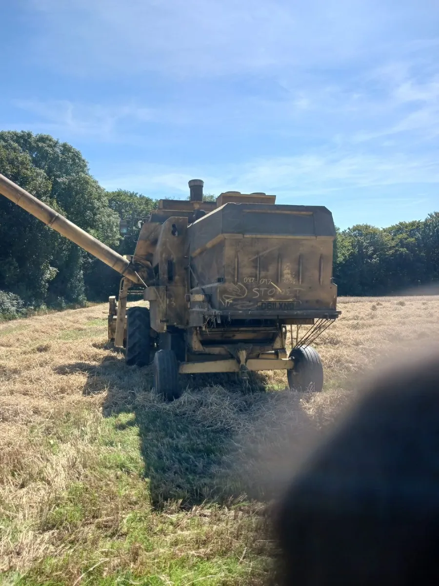 Combine Harvester NH 8055 - Image 3