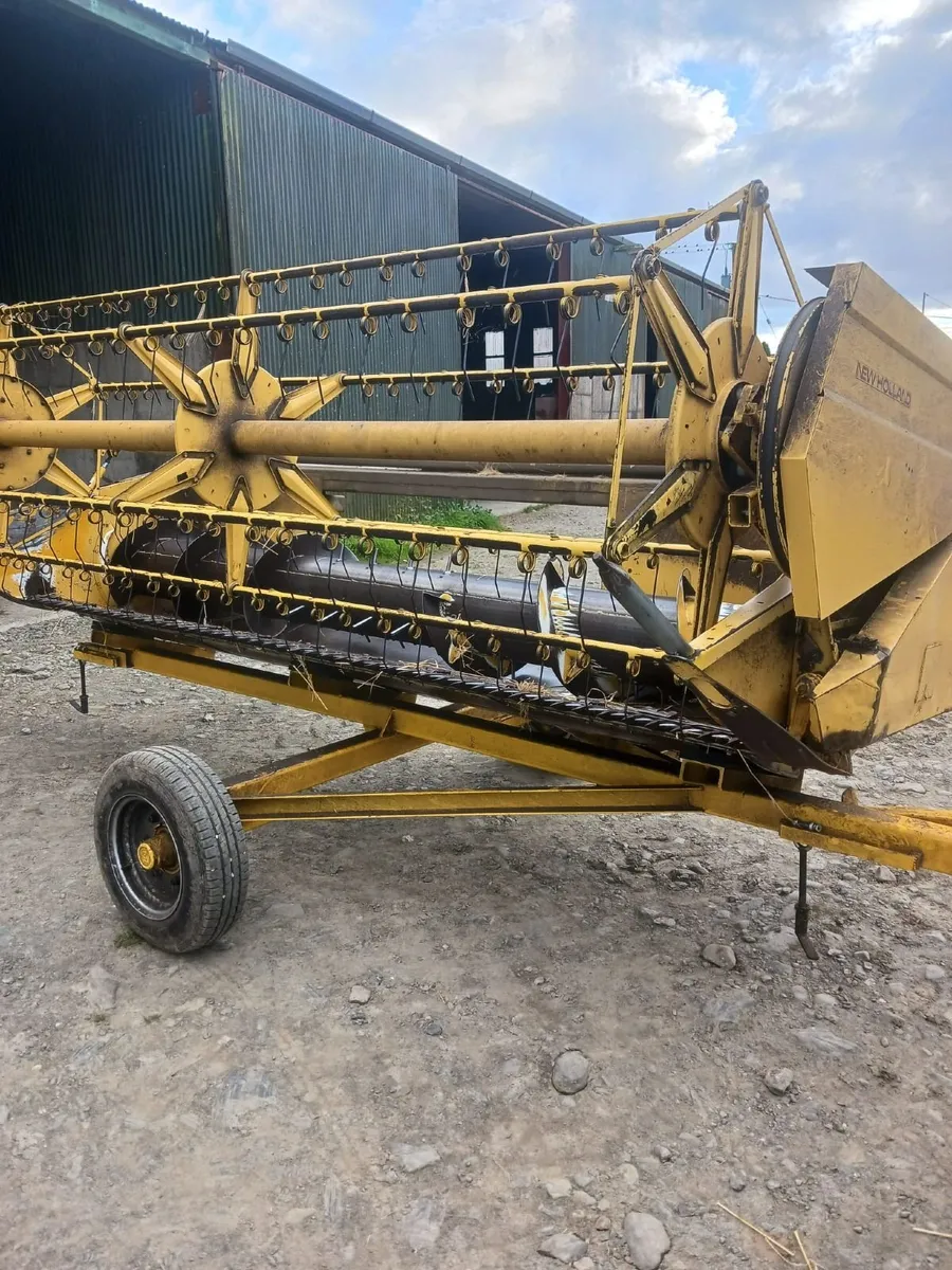 Combine Harvester NH 8055 - Image 4