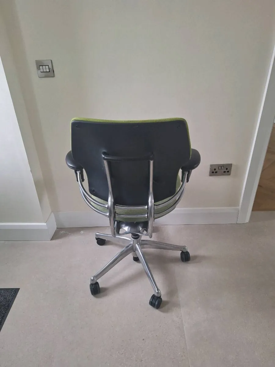 Humanscale Freedom Chair - Image 2