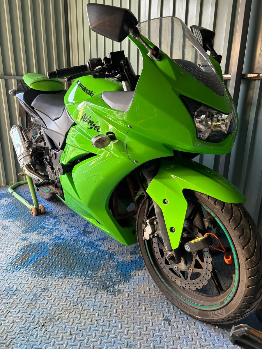 Kawasaki Ninja 250 R - Image 1