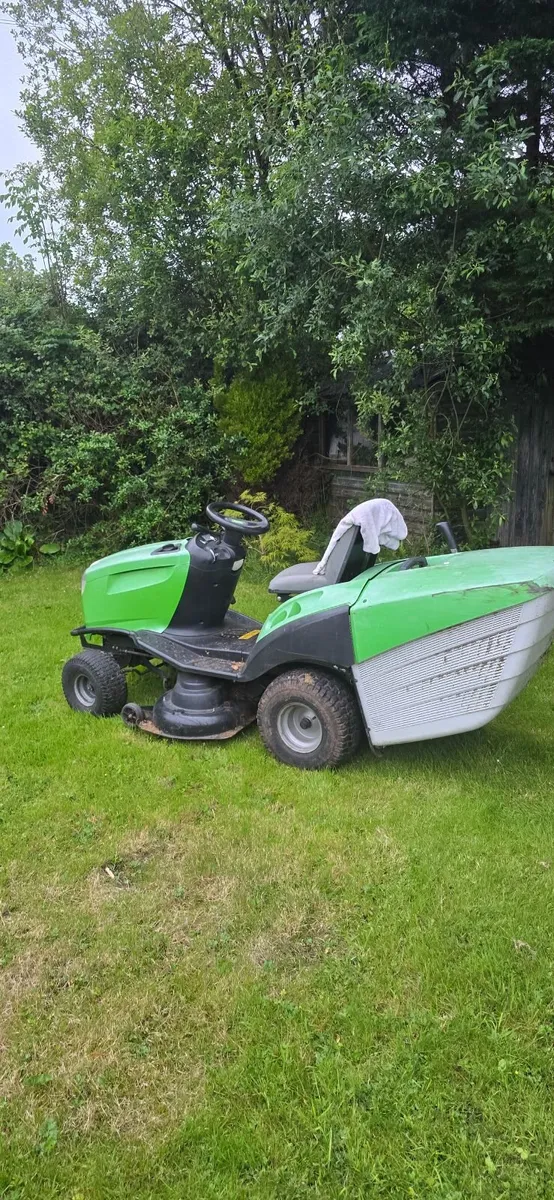 Viking T6 Ride on Lawnmower - Image 1