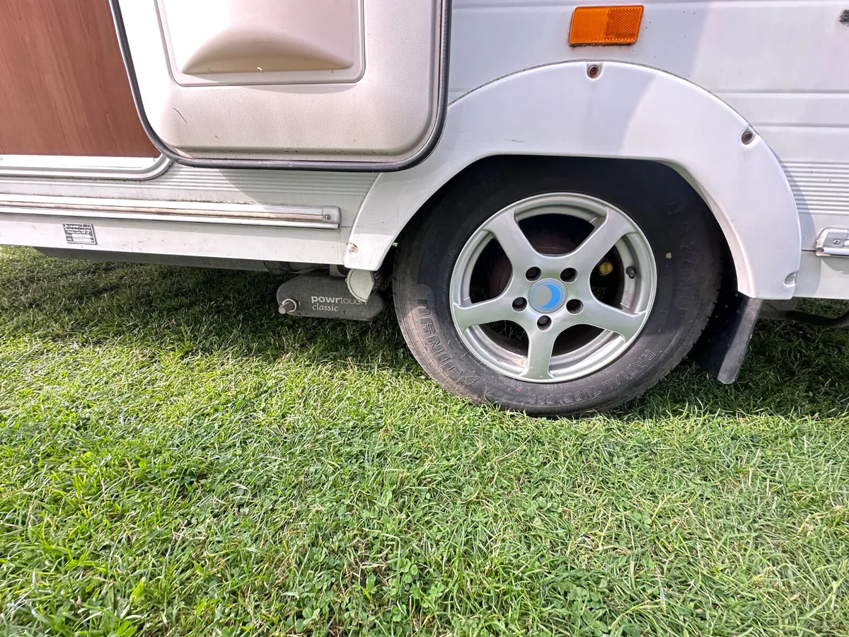 ✨LUNAR SOLARIS 4 BERTH FIXED BED✨ - Image 3