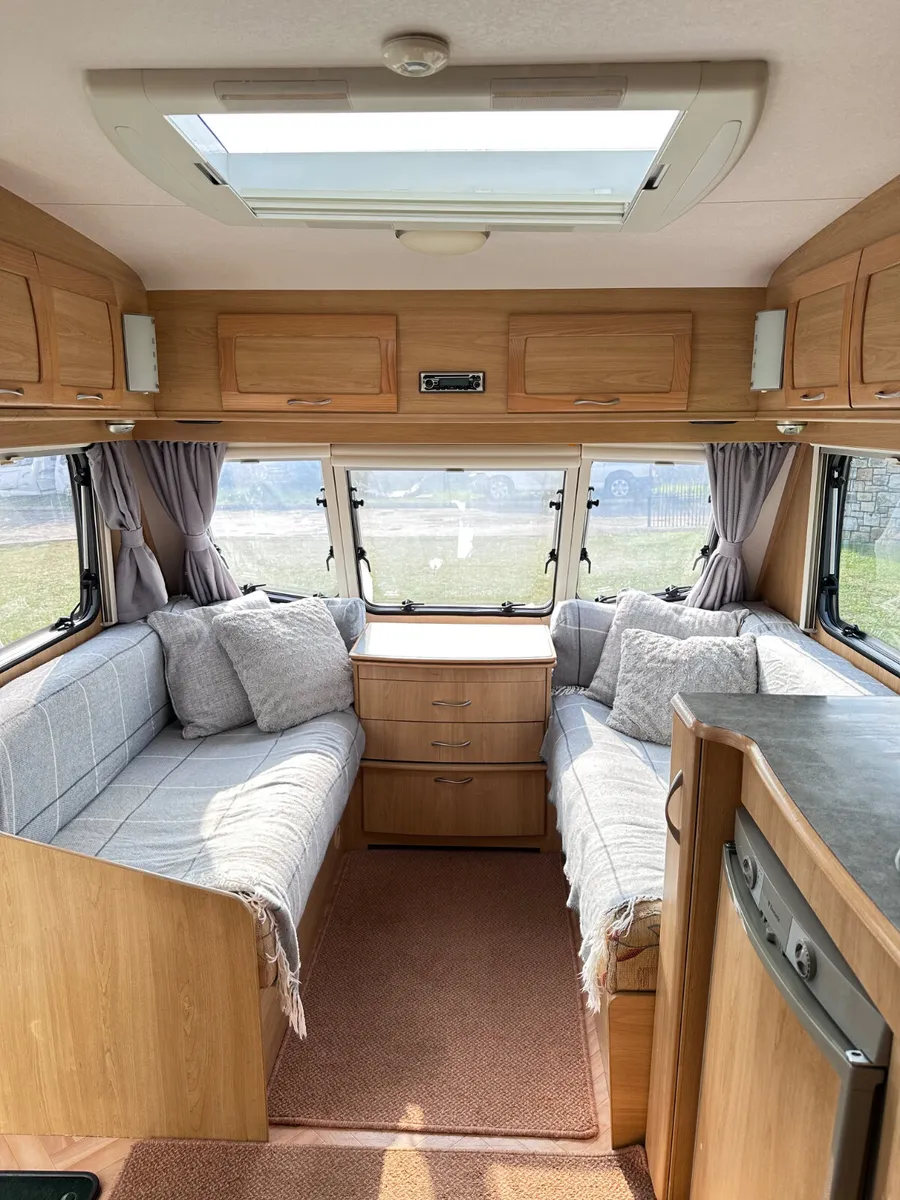 ✨LUNAR SOLARIS 4 BERTH FIXED BED✨ - Image 4