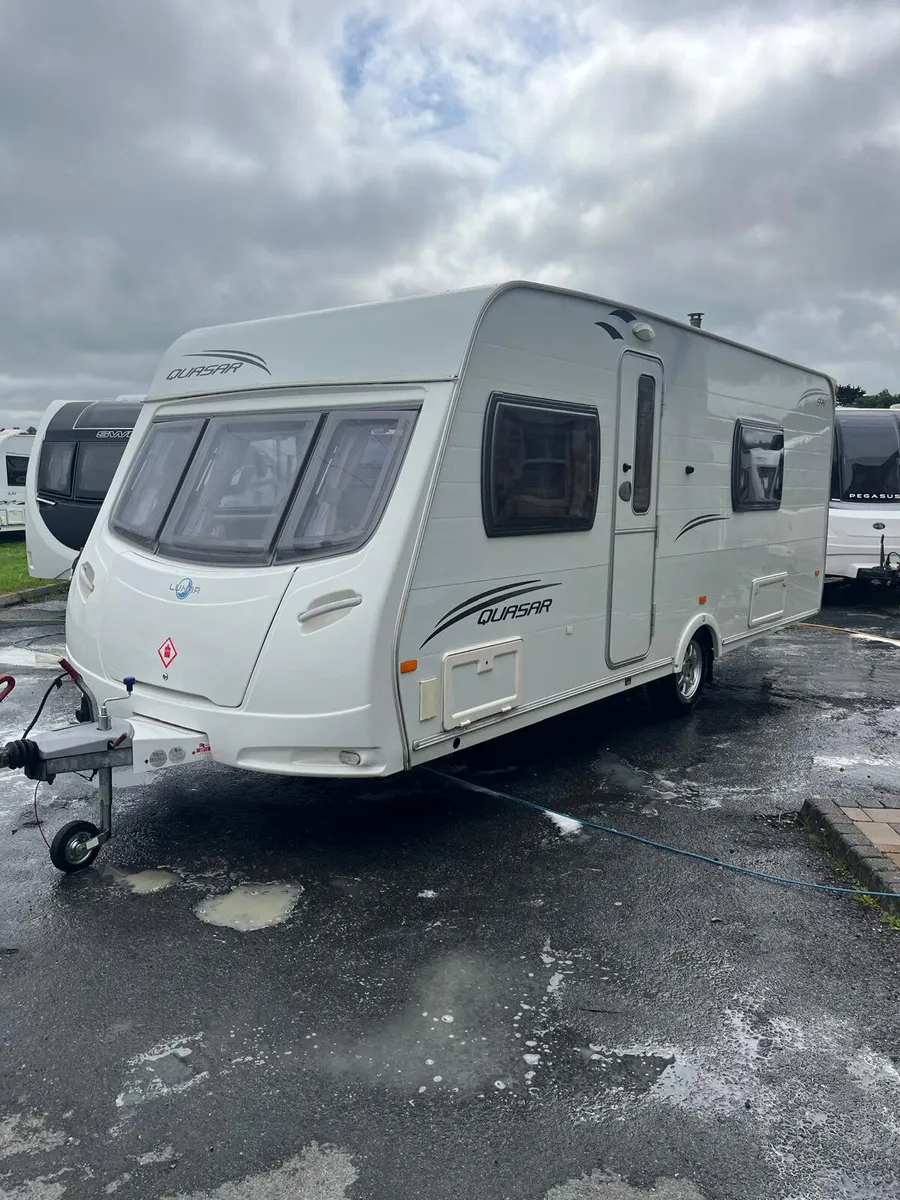 ✨BARGAIN LUNAR QUASAR 4 BERTH FIXED BED✨ - Image 1