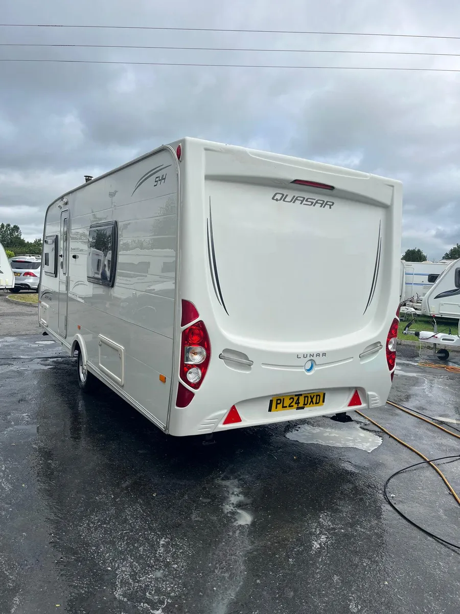 ✨BARGAIN LUNAR QUASAR 4 BERTH FIXED BED✨ - Image 2