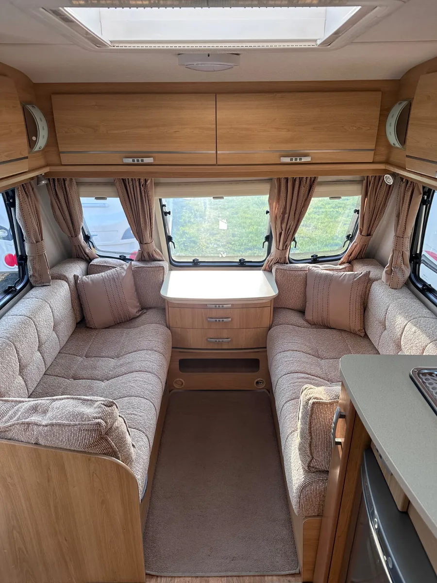 ✨BARGAIN LUNAR QUASAR 4 BERTH FIXED BED✨ - Image 4