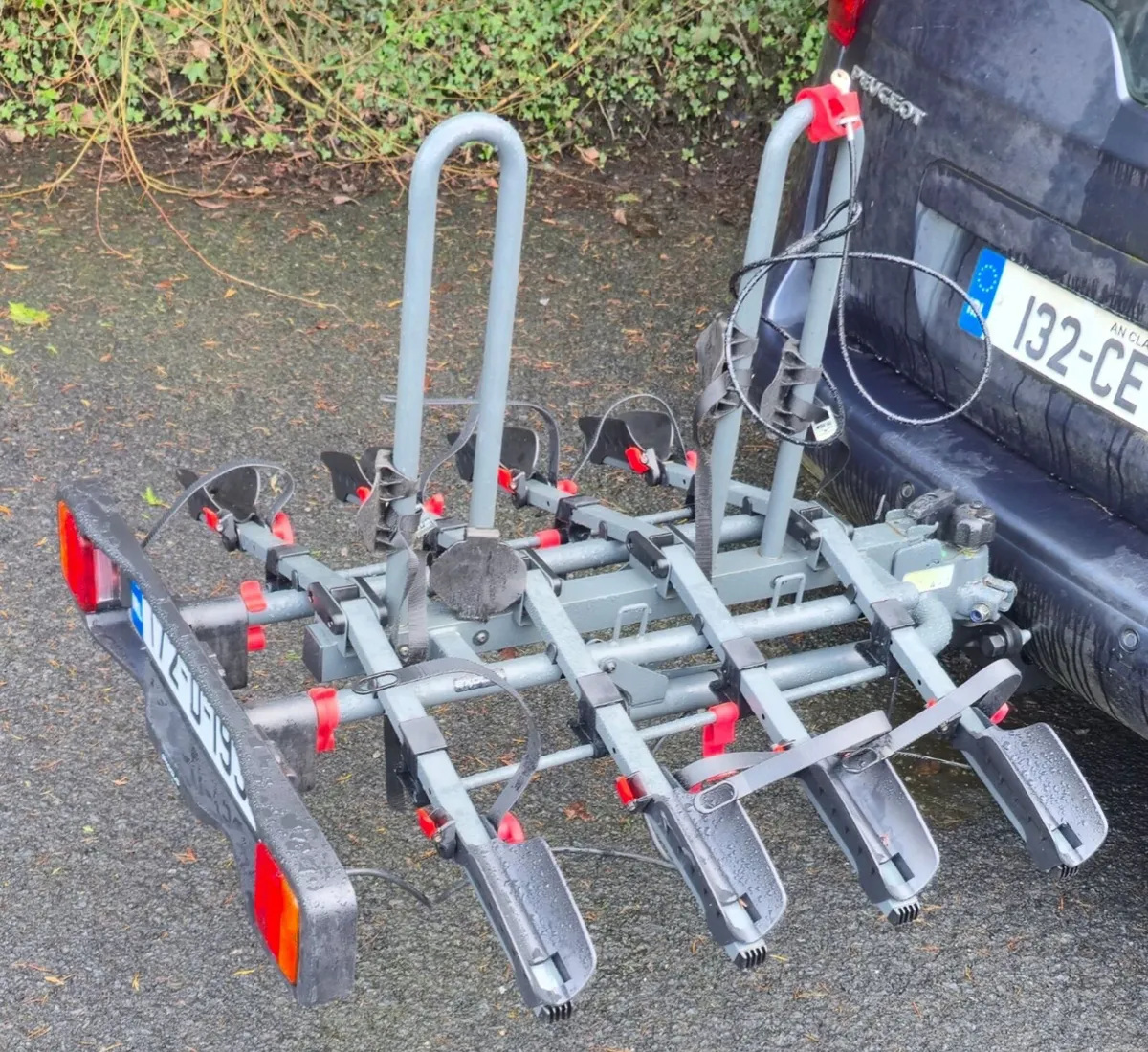 Tow bar mounted Bike Rack, 4 Bikes with tilt