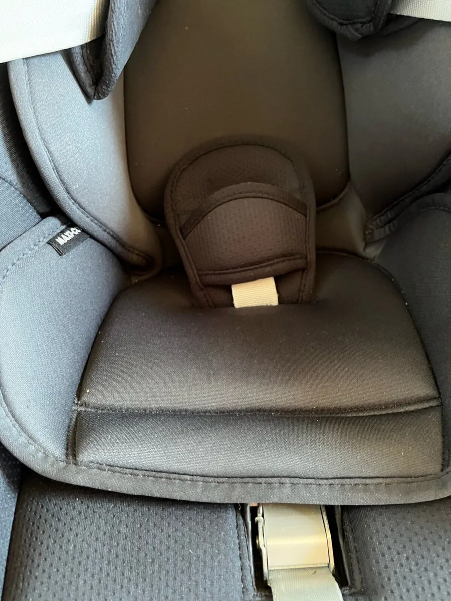 Maxi cosi baby car seat and buggy - Image 3