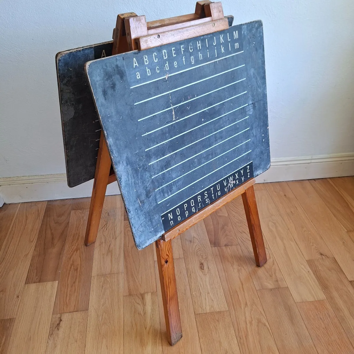 Vintage childs art easel, double sided, circa 1960 - Image 1