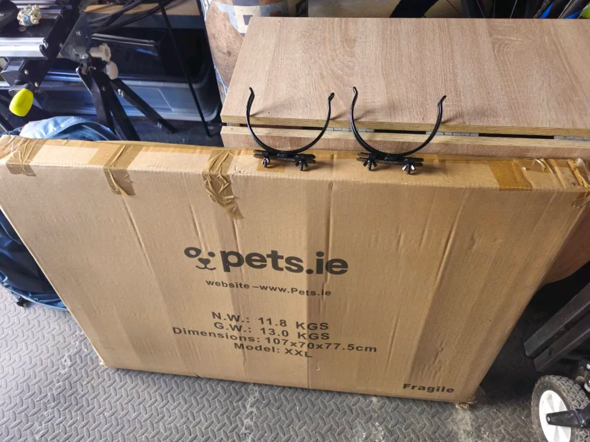 Dog cage - Image 1