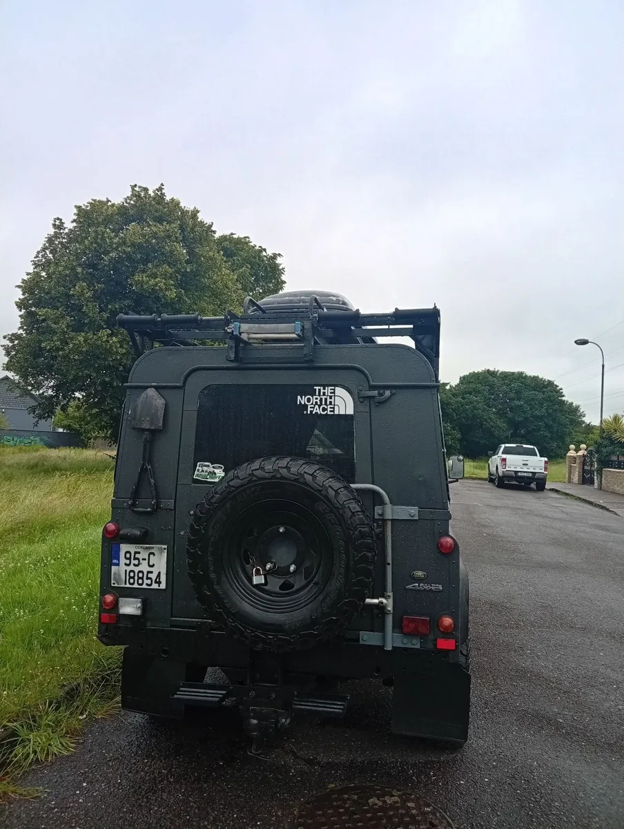 Land Rover Defender 1995 - Image 1