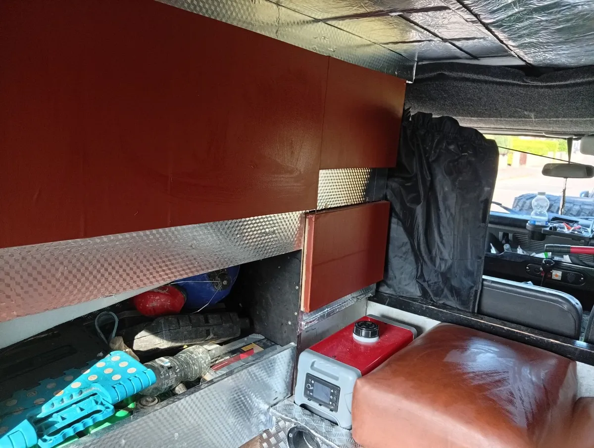 Land Rover Defender 1995 - Image 3