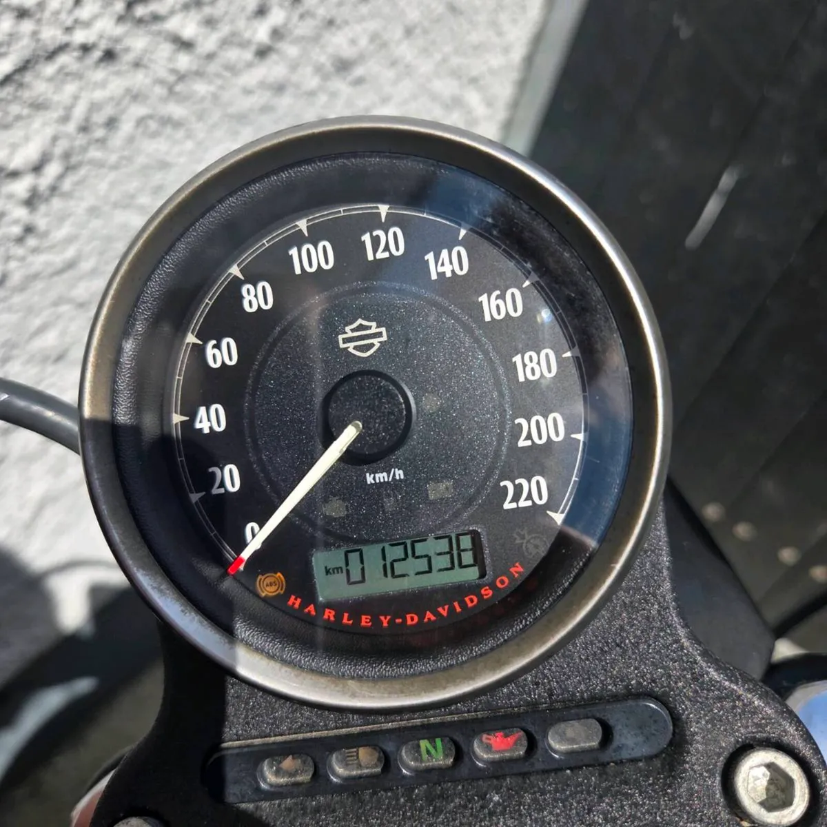 Harley Sportster Iron 883N - Image 2