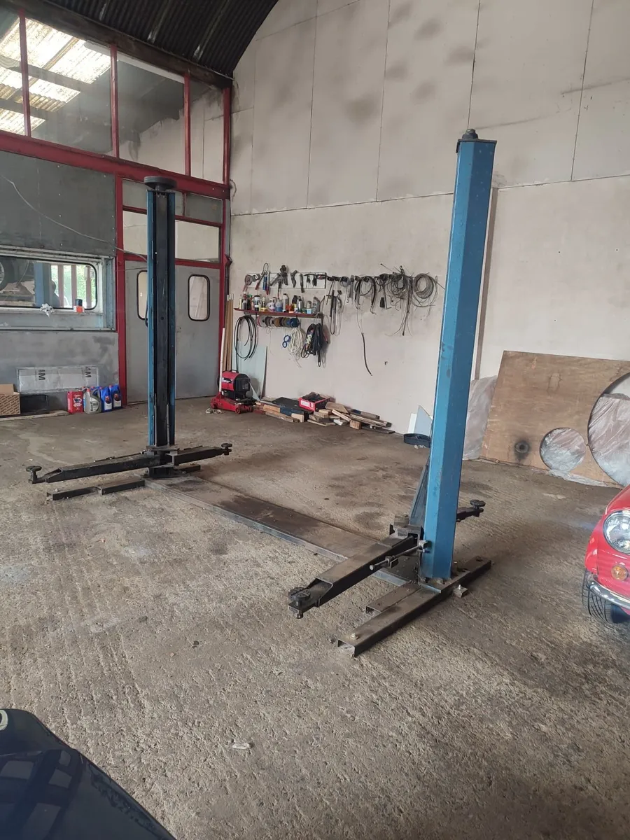 2 post lift - Image 1