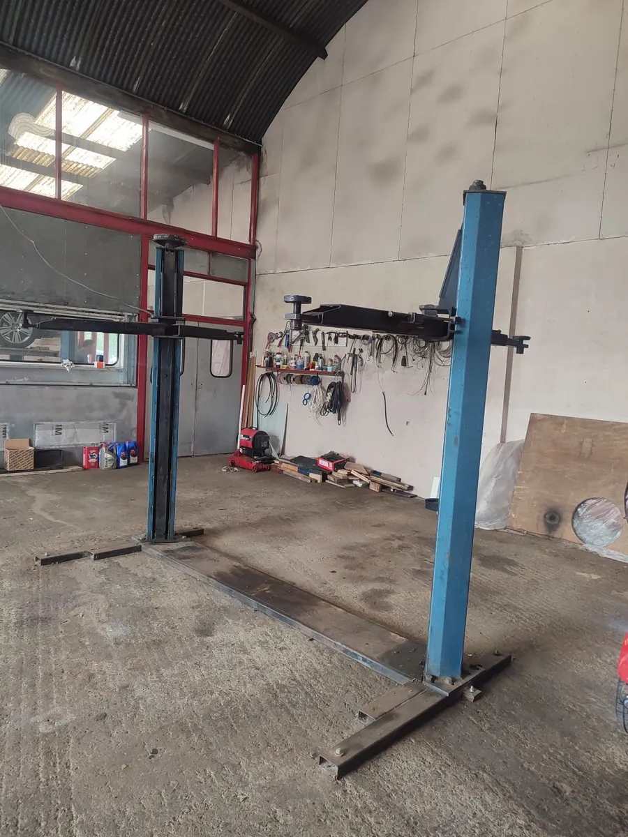2 post lift - Image 2
