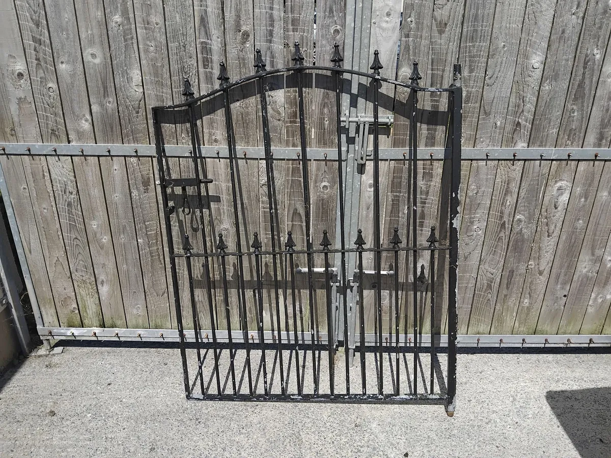Cast iron gate