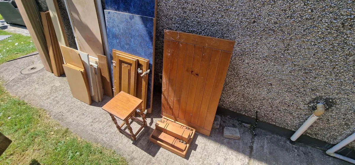 Free to collect - various odd flooring / wood - Image 2