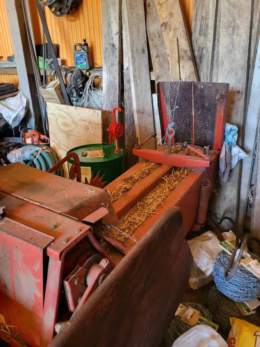 2 square balers - Image 2