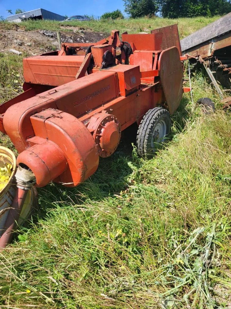 2 square balers - Image 4