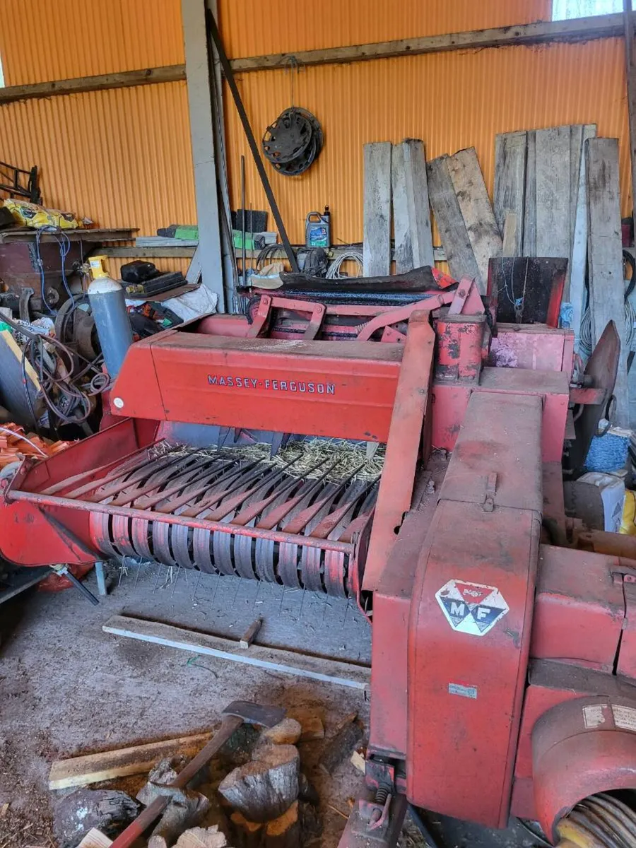 2 square balers - Image 3