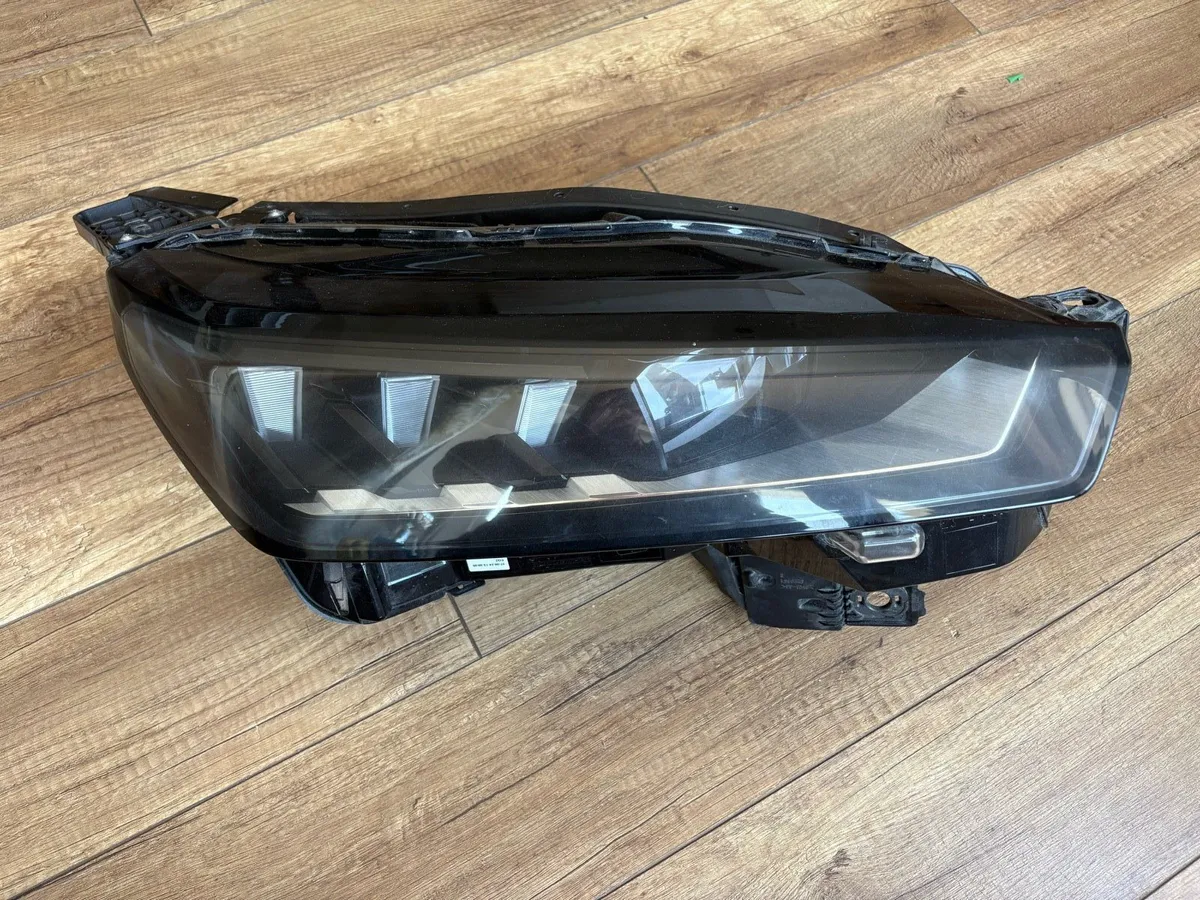 2025 Peugeot 3008 Headlight - Image 1