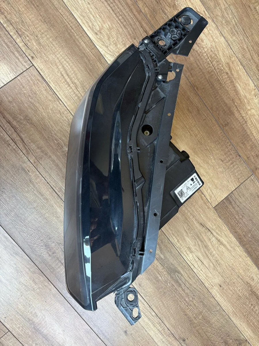 2025 Peugeot 3008 Headlight - Image 2