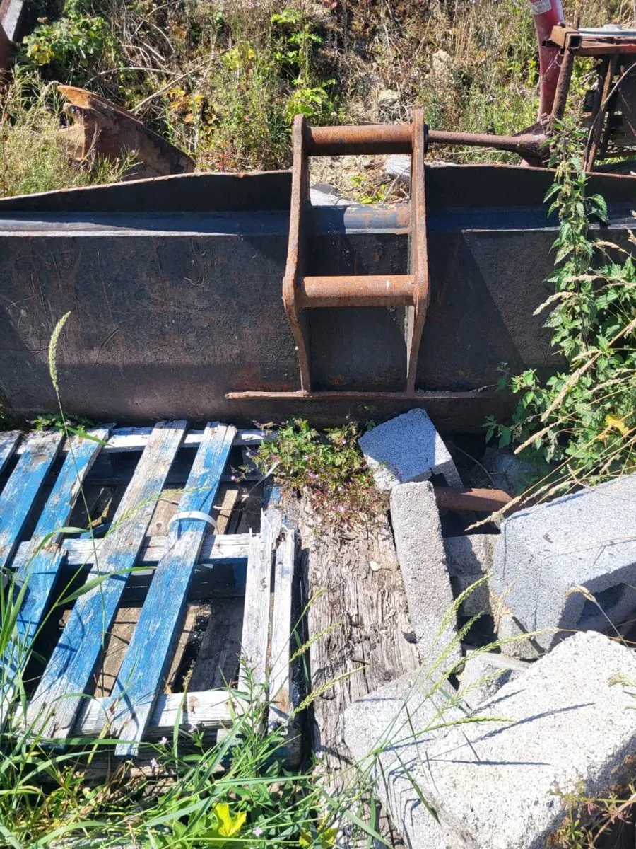 8ft peat bucket - Image 1