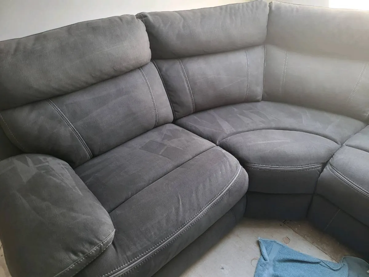 Electric recliner sofa - Image 2
