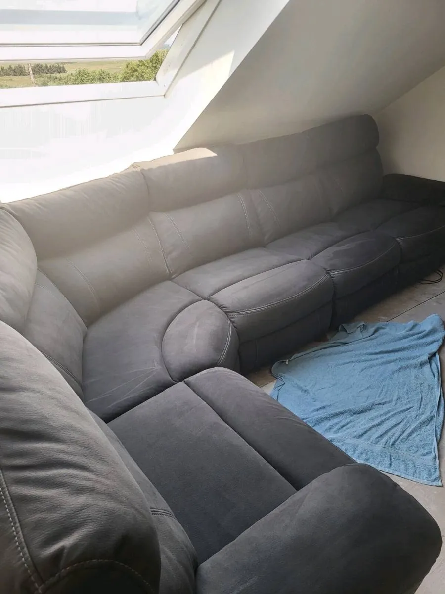 Electric recliner sofa - Image 3