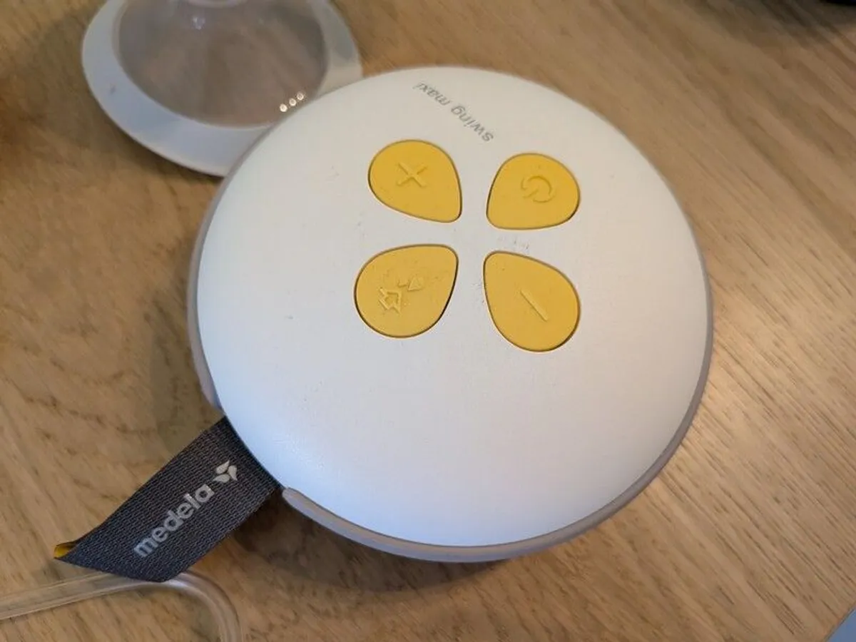 Medela Swing Double Breast Pump - Image 2