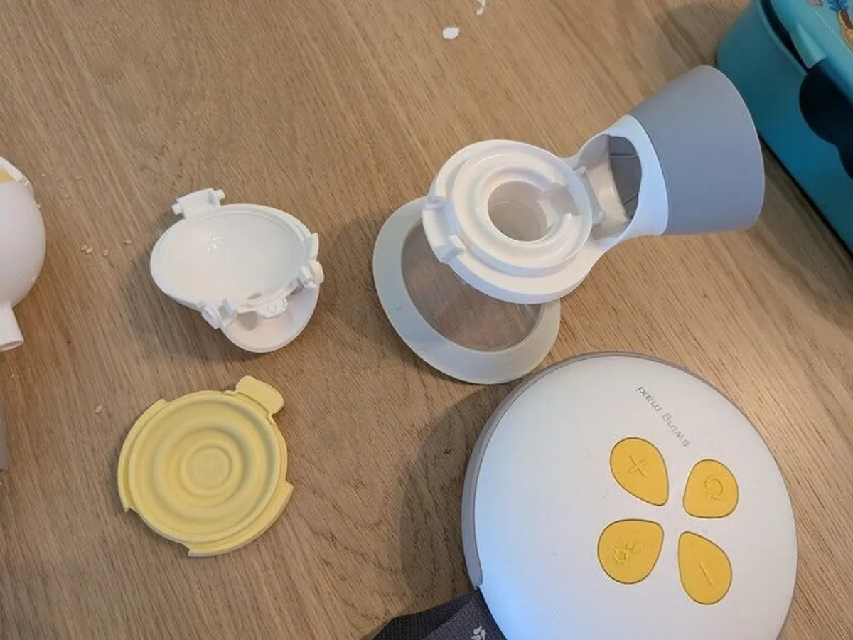 Medela Swing Double Breast Pump - Image 4