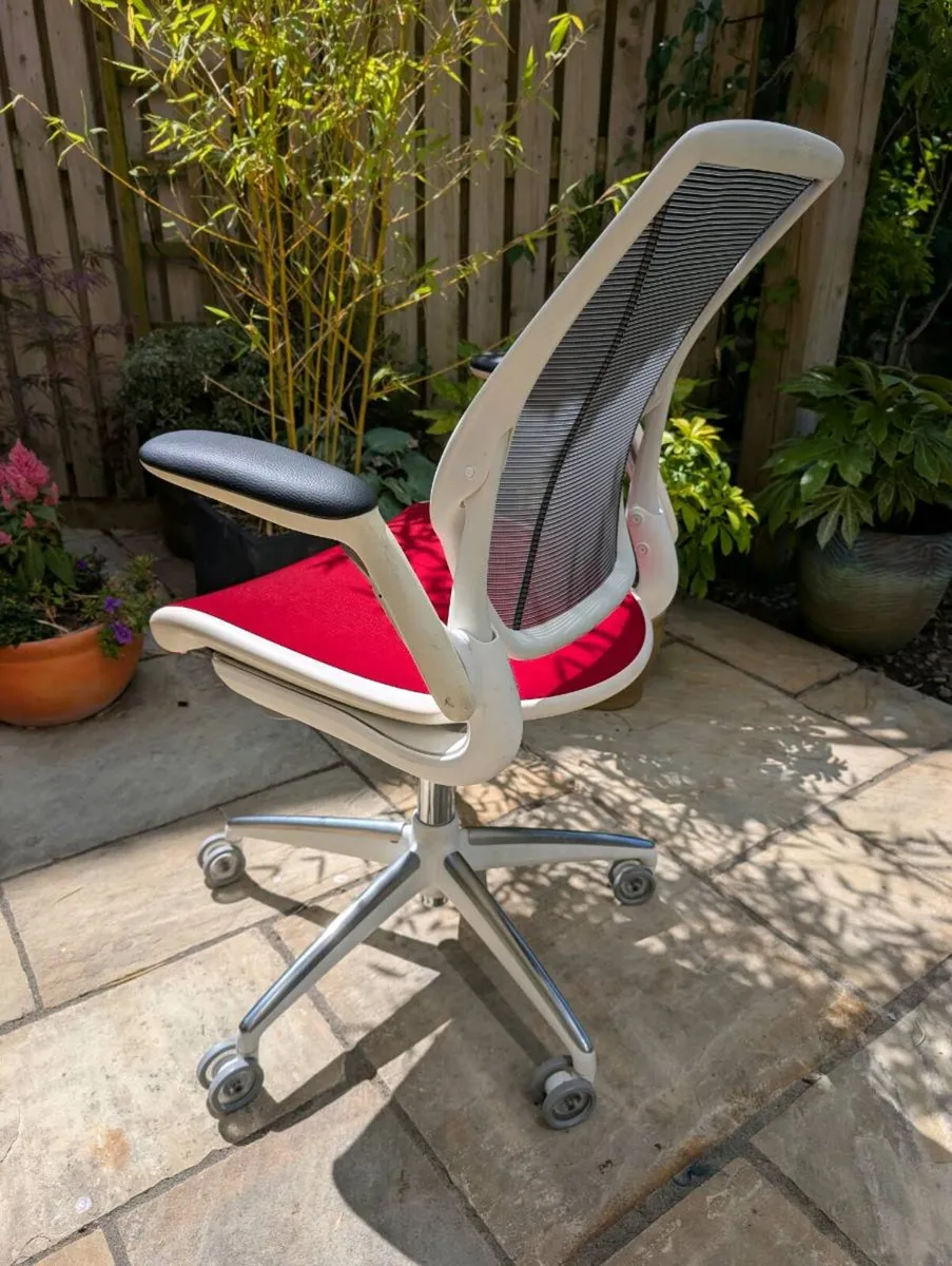 Ergonomic office chair - Image 4