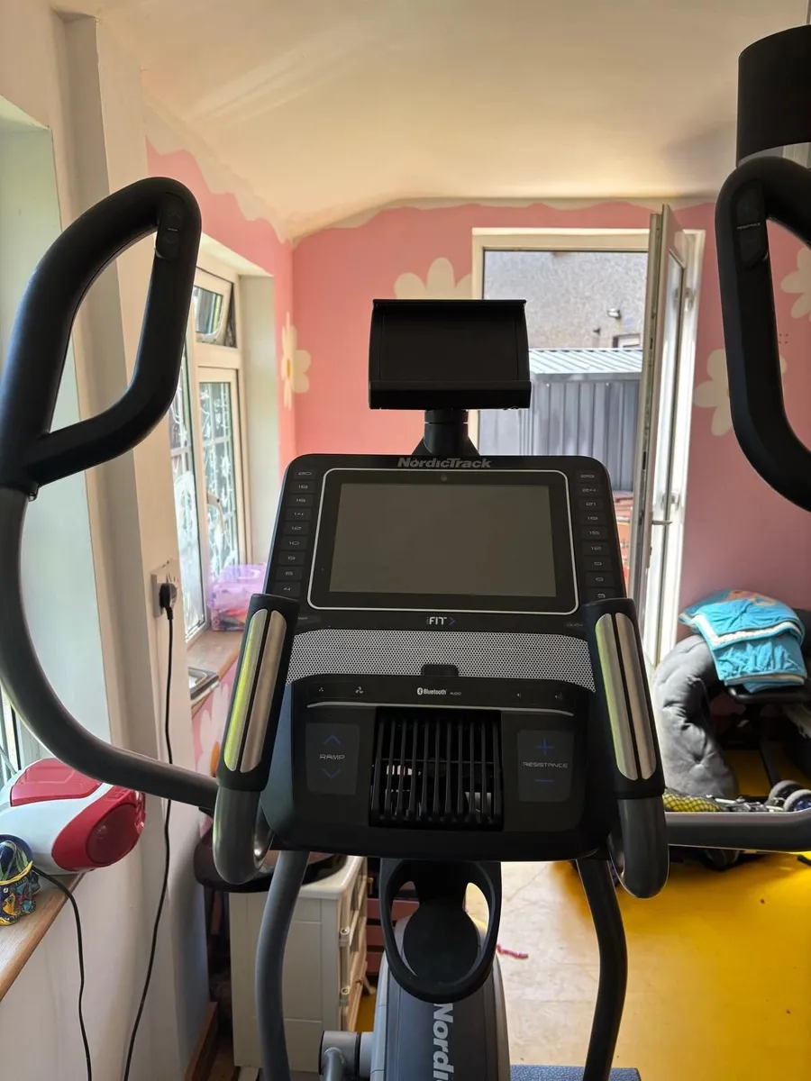 Nordictrack 14.9 commercial elliptical cosstrainer - Image 2