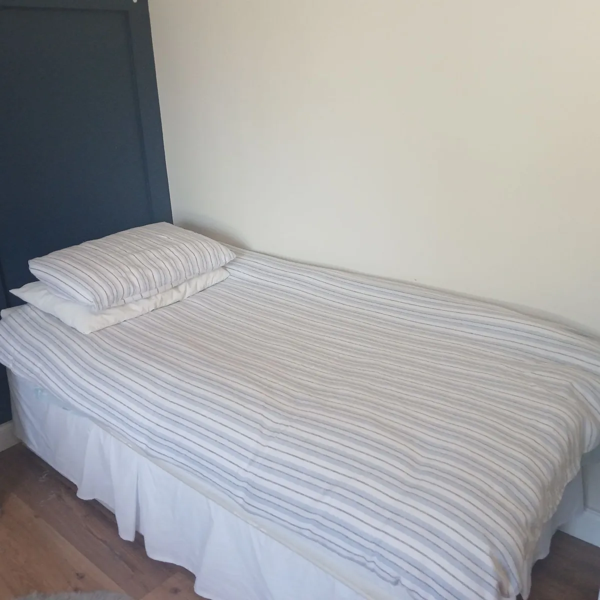 X 2 single beds - Image 1
