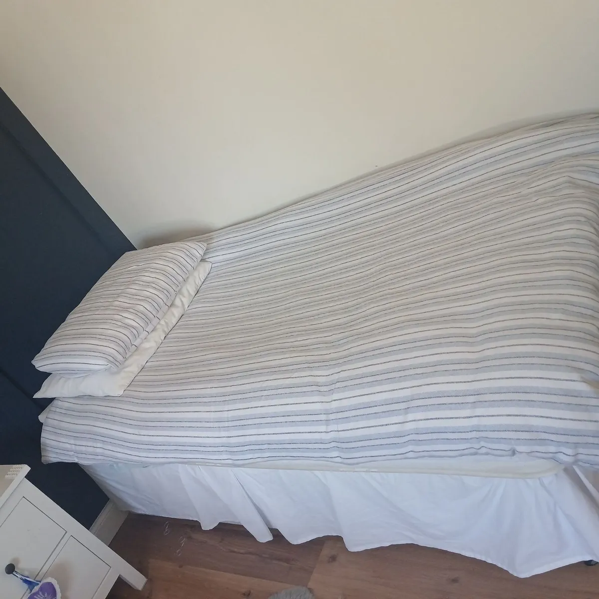X 2 single beds - Image 2