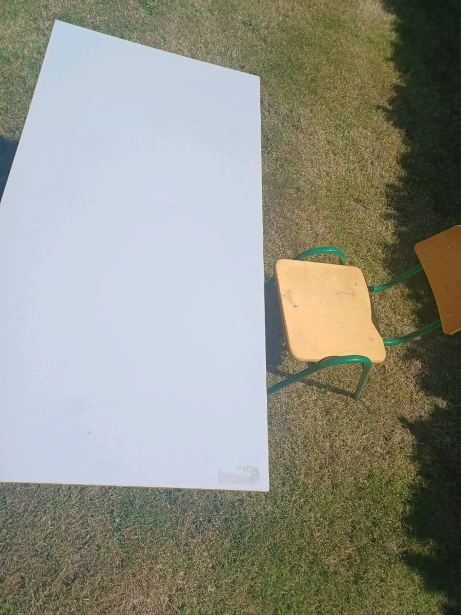 Children's Desk & Chair x 2 - Image 3