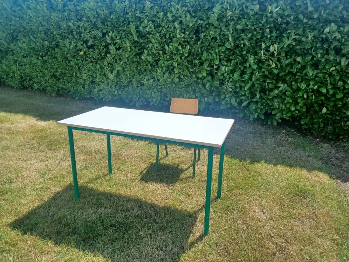 Children's Desk & Chair x 2 - Image 1