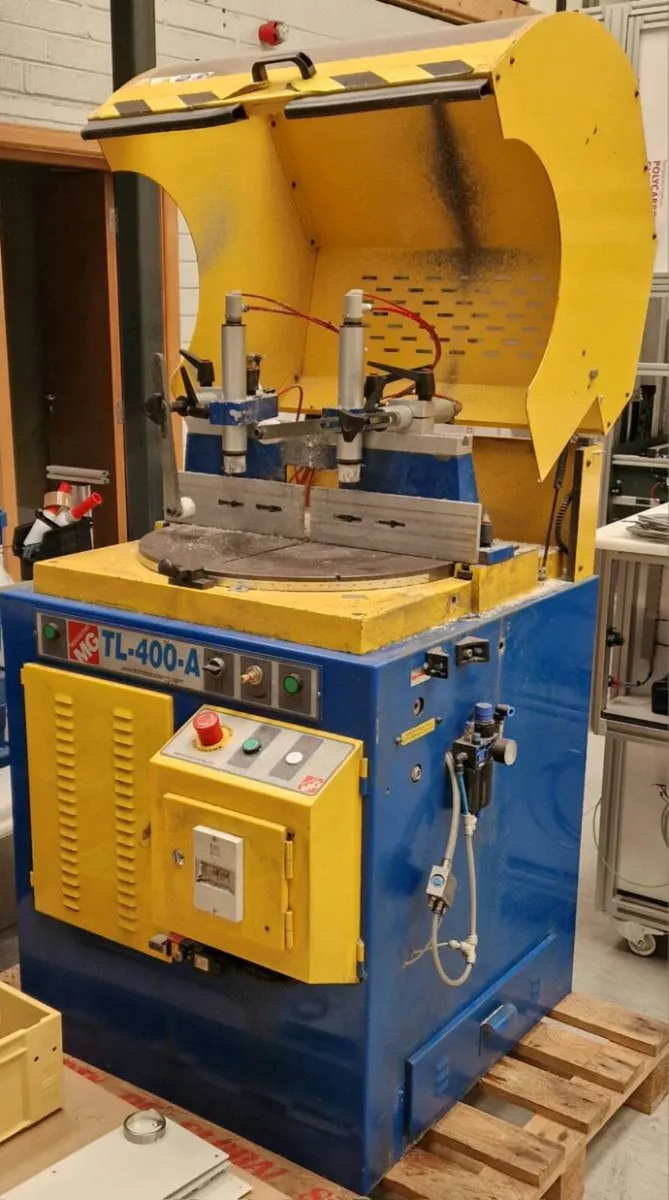 Aluminum and pvc hydro pneumatic upcut saw - Image 1