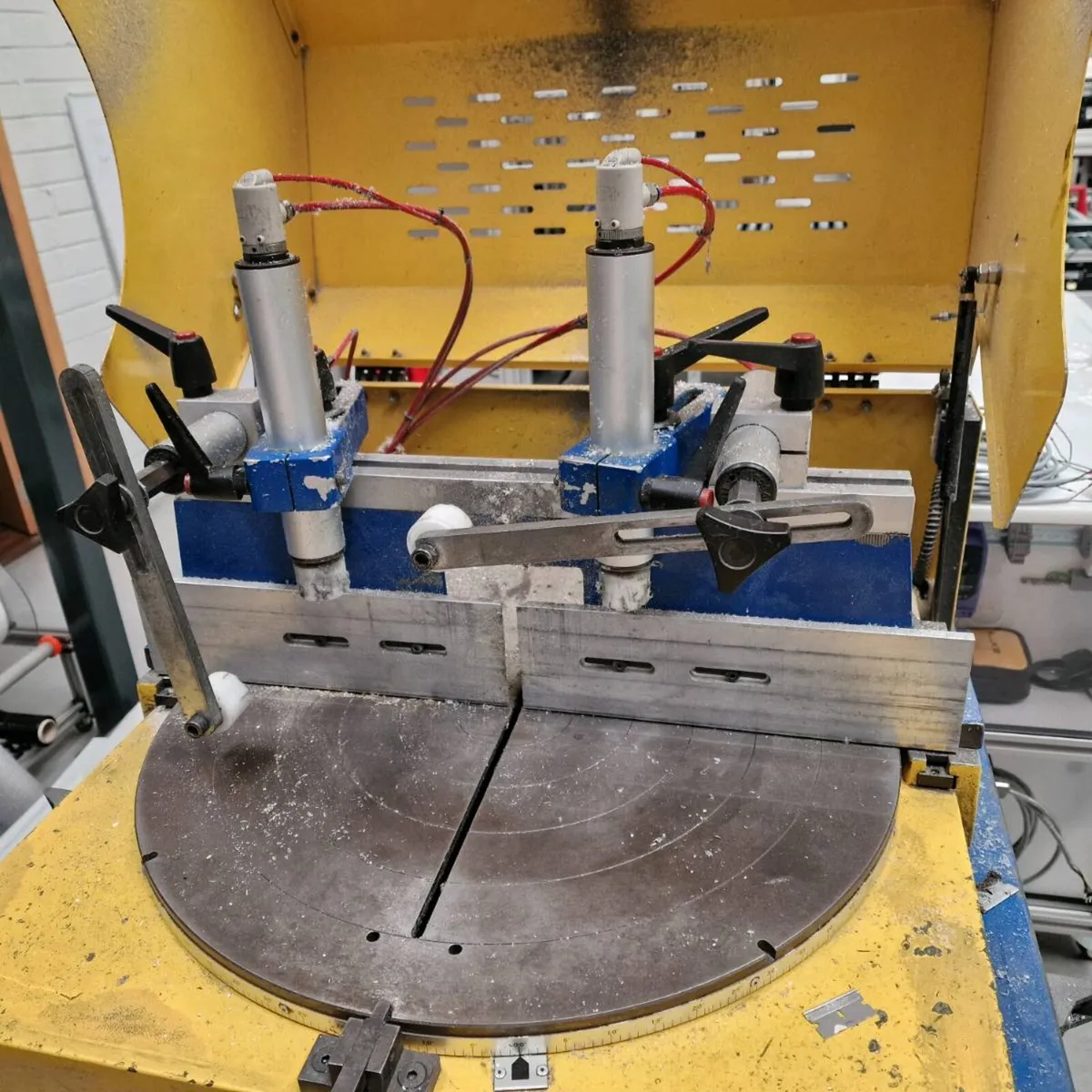 Aluminum and pvc hydro pneumatic upcut saw - Image 3
