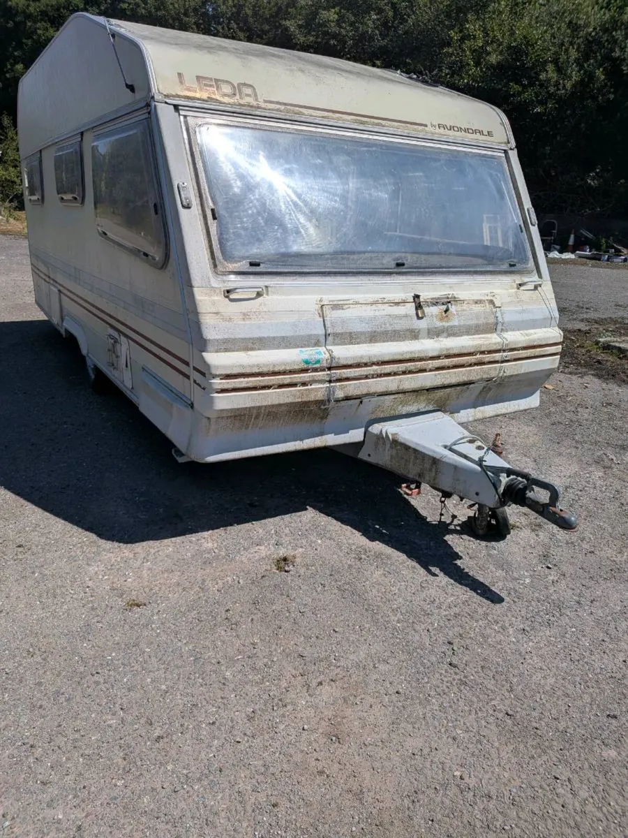 Caravan 4 berth, project needs work - Image 3