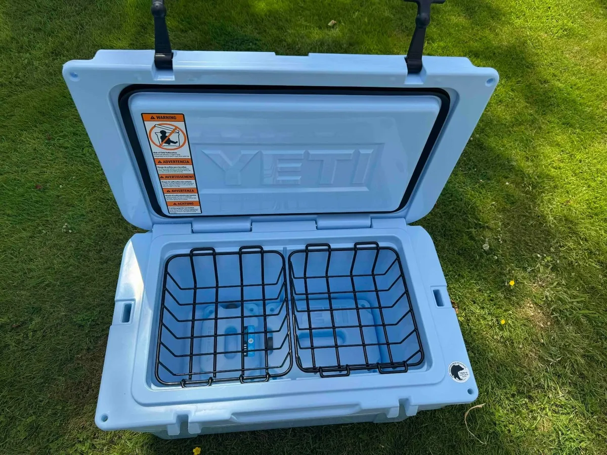 YETI Tundra 45 Cool Box with Accessories - Image 4